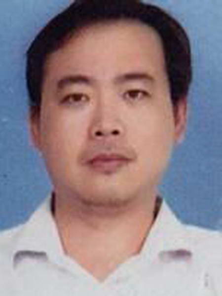 何俊